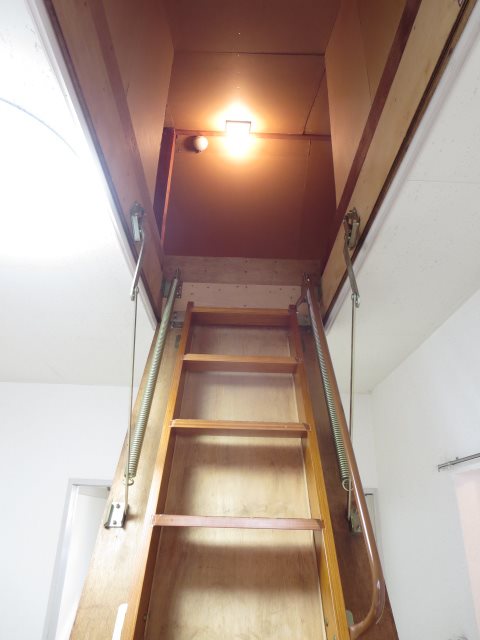 ハイツセブン 屋根裏収納