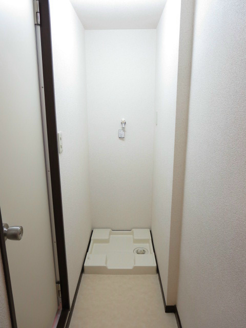 長谷川アパート 洗濯機置き場