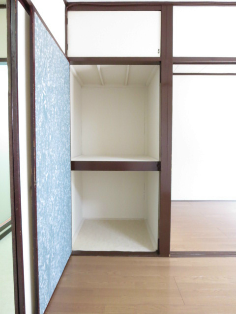 長谷川アパート 物入れ